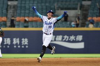 張育成再見逆轉轟助悍將止敗 直球對決外界雜音