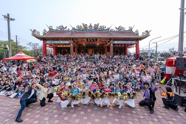 屏東藝術宅急便 紙風車阿猴落地掃33鄉鎮巡演 | 華視新聞