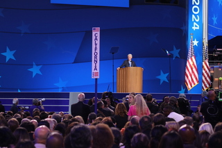 柯林頓全代會演說接地氣 直批川普自私自利