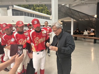 台中北勢國中棒球隊移地訓練 參訪輝達黃仁勳親接待