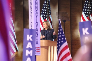 賀錦麗接受民主黨提名 矢言成為全民總統