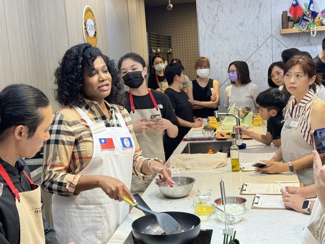 貝里斯大使示範傳統早餐 分享低醣版私房「炸傑克」 | 華視新聞