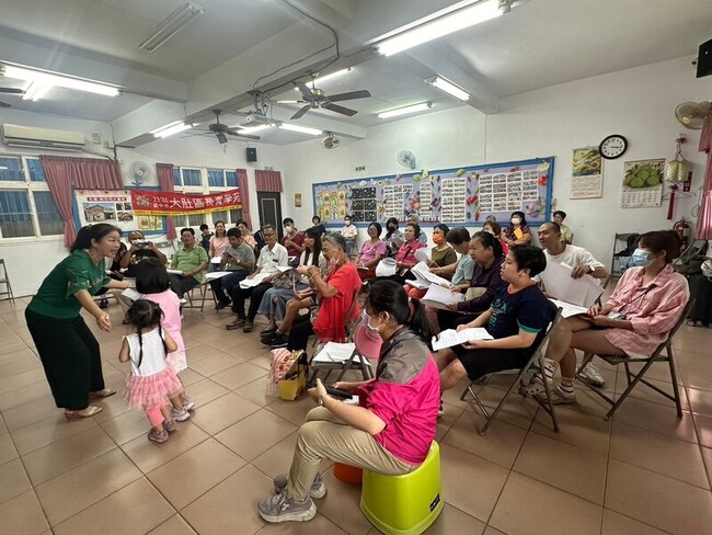 台中退休師辦演詩午會 盼吸引民眾加入推廣台語 | 華視新聞