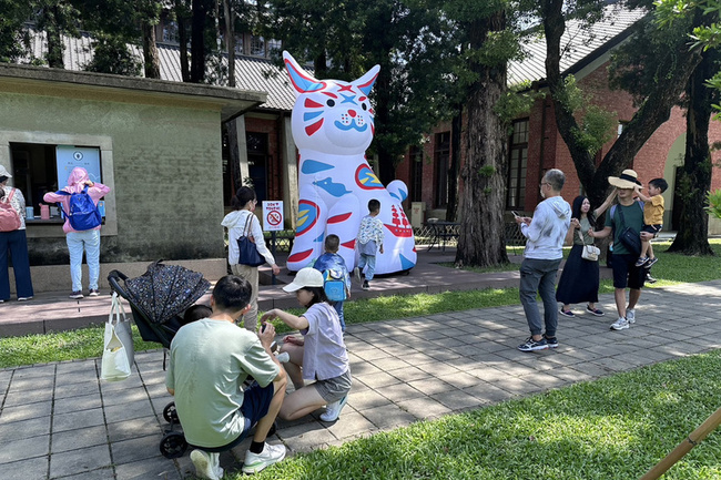 台灣文博會吉祥物巷仔Niau 現身8景點掀追貓熱 | 華視新聞