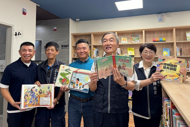 台中龍井圖書館華麗亮相 提供全齡化閱讀服務 | 華視新聞