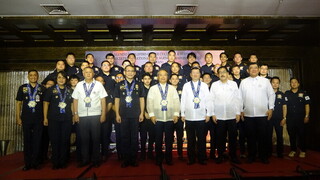 台菲消防營授證 菲官員：消防合作建立兄弟情誼