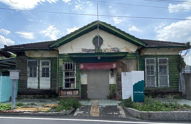 南投水里日治郵局荒廢恐倒塌  居民無奈不捨拆除 | 華視新聞