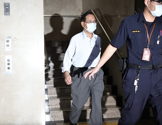 鄭天財涉收賄助業者施壓官員 北檢諭令200萬交保