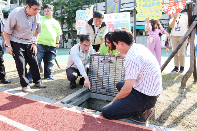 113學年開學在即  黃偉哲視察校園防堵登革熱 | 華視新聞