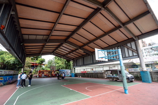 鶯歌建國廣場設施破損 蘇巧慧助修繕估114年完工