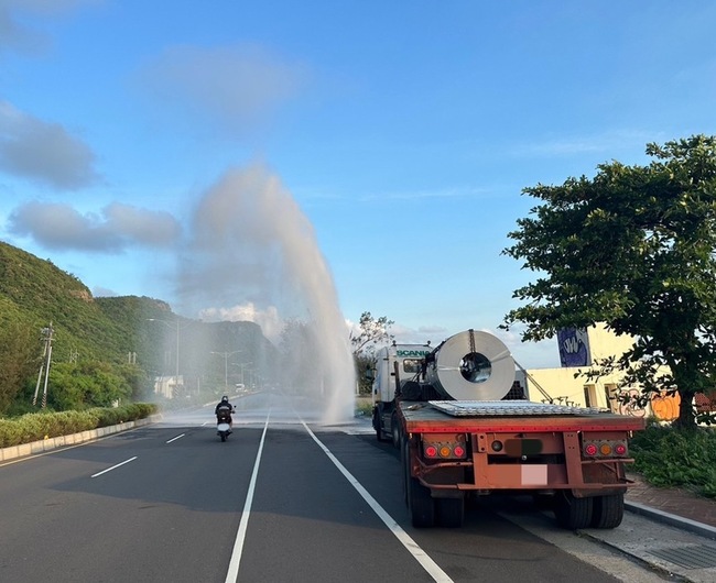 管線遭撞斷屏東8鄉鎮停水 搶修完成下午全數復水 | 華視新聞