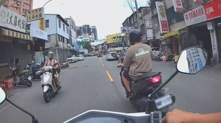 酒駕扣牌 台中騎士網購壓克力假車牌上路吃罰單送辦