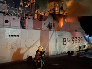 高雄小港漁船駕駛艙起火 火勢40分鐘撲滅無傷亡