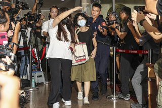 京華城案陳佩琪被檢方請回 黃珊珊開車接走