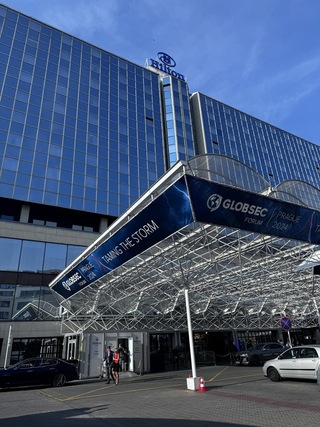 吳釗燮參加全球安全論壇 盼將半導體產業鏈帶入捷克