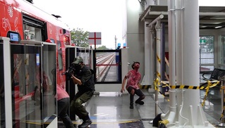 推廣大眾運輸  印尼輕軌推「殭屍列車」搶客