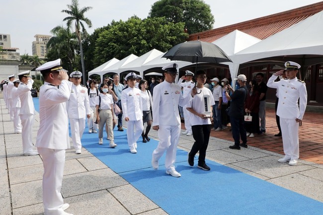 海虎軍艦士官長林俊榮殉職 入祀台南市南區忠烈祠 | 華視新聞