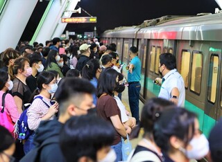 Bruno Mars高雄開唱 高捷備加班車疏運