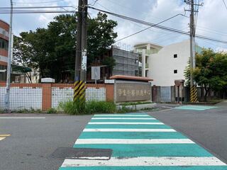 竹東中山國小通學廊道改造  拆牆設庇護區護安全