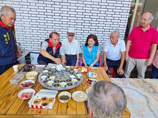 廢棄車輪餅烤盤再利用 三芝宮廟創「老人共茶」
