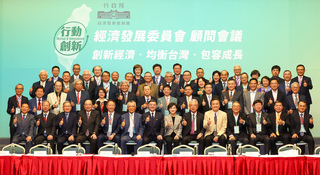 龔明鑫：擬研議定義低薪勞工、企業薪資透明化