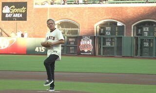 MLB巨人球場開球 黃仁勳：非常喜歡台灣日