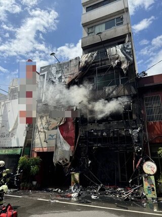 桃園中壢體育用品社火警  頂樓救出6人、無受傷