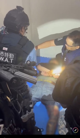 台南安平某舞廳清晨槍響  警攻堅逮2男將送辦