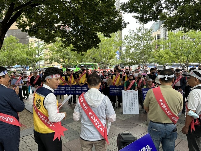 韓國華僑代表部前陳情 要求僑產開發「等價換樓」 | 華視新聞