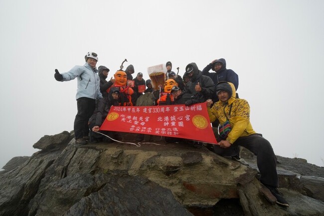 睽違10年  北港朝天宮媽祖攜神童登玉山 | 華視新聞