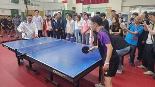 卓榮泰參訪桌球館切磋  莊智淵：歡迎企業支持贊助