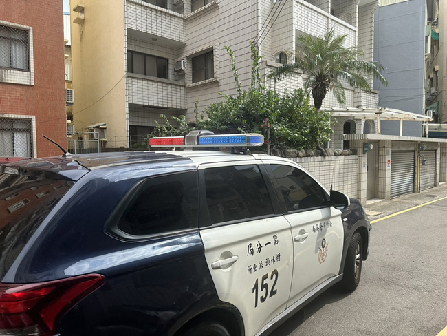 柯文哲新竹老家疑遭貼上銬照  警通知違序人說明 | 華視新聞