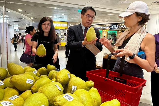 台南文旦前進新加坡變沙拉 黃偉哲現場推試吃衝銷量 | 華視新聞