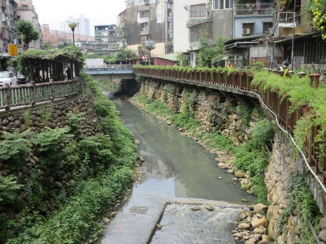 土城區希望之河惡臭 新北市府：預定11月完成改善 | 華視新聞