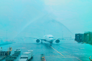 巴黎帕運台灣代表團返台 桃機水門禮迎接英雄