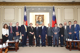 會見美智庫訪團 韓國瑜談守護台灣最佳良方3重點