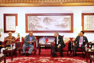 吐瓦魯國國會議長伉儷訪台 體驗中秋節