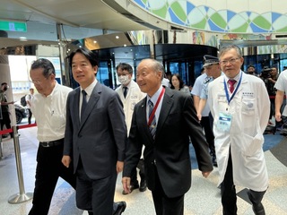 探視幻象飛官感謝保家衛國 總統：謝沛勳狀況很好