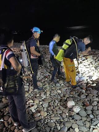 屏東漁民放網失聯逾12小時 警消海巡持續搜救