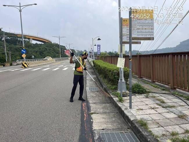 日籍作家揭公車站堆滿垃圾 中市府加裝監視器 | 華視新聞