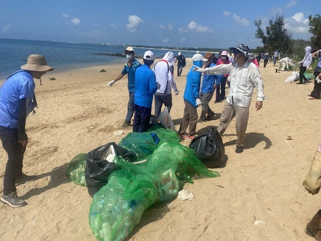 台電聯合淨灘 澎湖林投黃金海岸再現美景 | 華視新聞