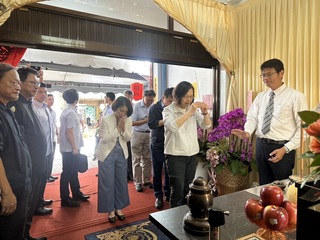 總統府秘書長潘孟安母親辭世  蔡英文屏東弔唁