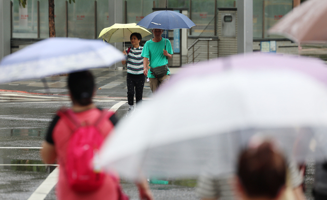 彰化及雲林豪雨特報  高雄以北防局部大雨 | 華視新聞