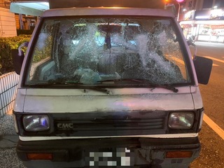 屏東疑擺攤糾紛5男棍棒砸貨車 警逮1人鎖定其他犯嫌