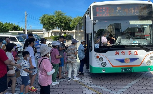 新竹客運退苗栗路線 銅鑼民眾揪團搭車留念 | 華視新聞