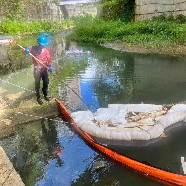 中油地下管線破損外洩影響大武崙溪  基市府裁罰 | 華視新聞