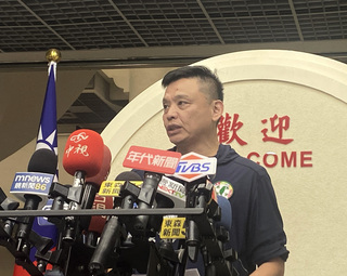 京華城案 洪健益出示朱亞虎親筆信籲蔡壁如說明