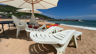 基隆大武崙沙灘 店家指控有業者占地出租陽傘