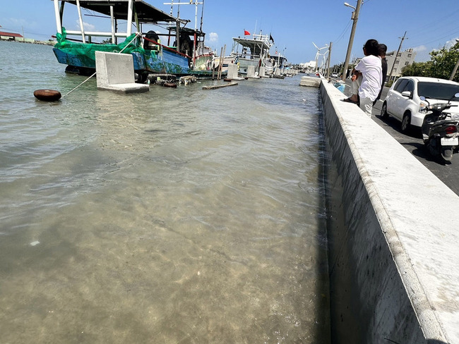 迎戰天文大潮  雲林箔子寮漁港防潮牆守住不淹了 | 華視新聞