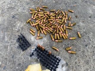 台中廢棄沙發藏上百發子彈 環保局報警偵辦